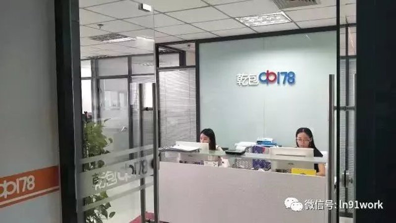 企业在选择网站建设方案时，往往会面临多种选项，其中“自行开发”和“购买模板”是最为常见的两种方式。今天我们就来对比一下这两种方案的优劣。